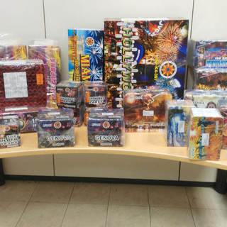 Denunciati due giovani per commercio abusivo di fuochi d'artificio Denunciati due giovani per commercio abusivo di fuochi d'artificio