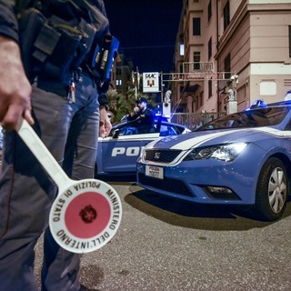 Polizia di Stato in azione nel centro storico: denunciato un 29enne Polizia di Stato in azione nel centro storico: denunciato un 29enne