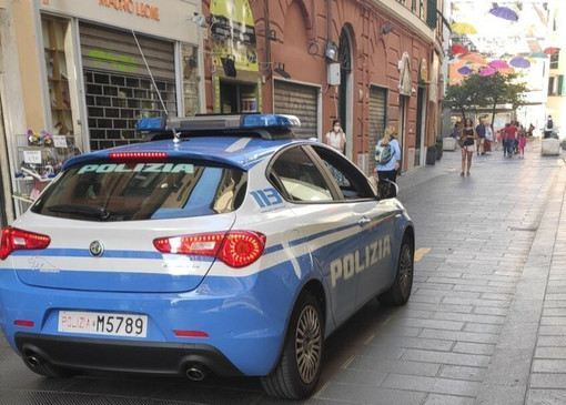 Voltri, usa lo spray al peperoncino per rubare due cellulari: arrestato 54enne per rapina aggravata Voltri, usa lo spray al peperoncino per rubare due cellulari: arrestato 54enne per rapina aggravata
