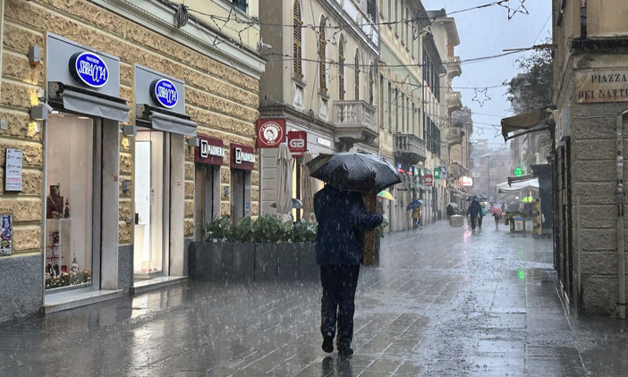 Allerta arancione domenica dalle 8, chiusi parchi, cimiteri e sottopassi pedonali Allerta arancione domenica dalle 8, chiusi parchi, cimiteri e sottopassi pedonali
