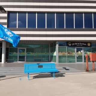 Panchina blu a Erzelli, oggi l'inaugurazione davanti all'asilo 'Gli Elfi del Boschetto'