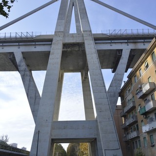 Ponte Morandi: oggi la demolizione del civico 10 di Via Porro