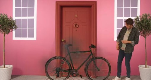 E' polemica per lo spot di Subito.it sulla bici acquistata a Genova (VIDEO)