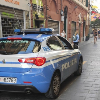 Voltri, usa lo spray al peperoncino per rubare due cellulari: arrestato 54enne per rapina aggravata Voltri, usa lo spray al peperoncino per rubare due cellulari: arrestato 54enne per rapina aggravata