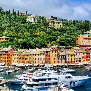 Liguria presa d'assalto dai turisti. Il sindaco di Portofino: "Territorio bellissimo e fragile"