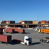 Genova riconosce lo Stato di Palestina, ma intanto aumentano i traffici portuali con Israele: +13,5% nei primi sei mesi del 2025 Genova riconosce lo Stato di Palestina, ma intanto aumentano i traffici portuali con Israele: +13,5% nei primi sei mesi del 2025