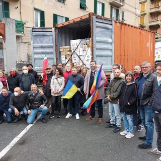 Guerra in Ucraina, partito dalla Cgil di Cornigliano un container con gli aiuti