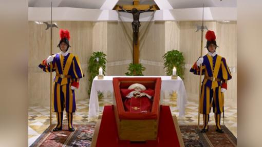 Morte di Papa Francesco, proclamati cinque giorni di lutto nazionale Morte di Papa Francesco, proclamati cinque giorni di lutto nazionale