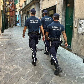 Centro storico, da oggi partono i controlli H24 della polizia locale: presidi a Prè, Ghetto e Banchi Centro storico, da oggi partono i controlli H24 della polizia locale: presidi a Prè, Ghetto e Banchi