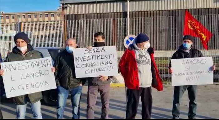 Ex Ilva, protesta dei lavoratori Fiom all'arrivo della Ad di Acciaierie d'Italia Lucia Morselli (VIDEO) Ex Ilva, protesta dei lavoratori Fiom all'arrivo della Ad di Acciaierie d'Italia Lucia Morselli (VIDEO)