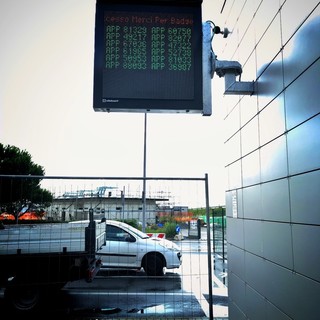 Porto di Pra': un monitor dedicato agli autotrasportatori per agevolarne il lavoro