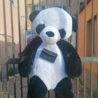 Pra’: rubato Pagnottello, il pupazzo-mascotte della pizzeria amatissimo dai bambini