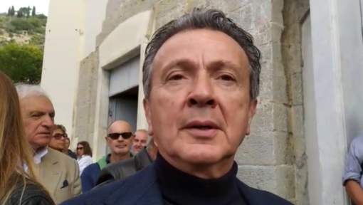 L'ultimo saluto a Franco Gatti, Pupo: "Un uomo straordinario ma dopo la morte del figlio si era lasciato andare" (Video) L'ultimo saluto a Franco Gatti, Pupo: "Un uomo straordinario ma dopo la morte del figlio si era lasciato andare" (Video)