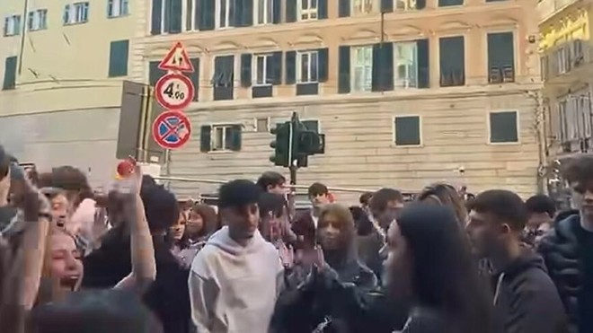 Tensione durante il tentativo di occupazione al Vittorio Emanuele Ruffini: "Studenti bloccati fuori dalla scuola" Tensione durante il tentativo di occupazione al Vittorio Emanuele Ruffini: "Studenti bloccati fuori dalla scuola"