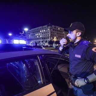 Guida ubriaco al volante di una Porsche cabrio: denunciato l'autista e multati i tre passeggeri