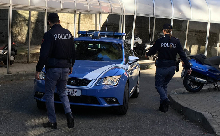 Fermati con un borsone con dentro un chilo di hashish, arrestati due uomini