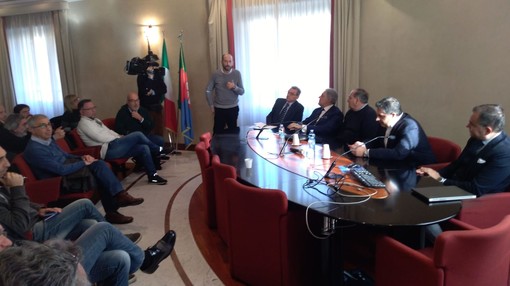 Piaggio Aerospace, i sindacati: &quot;Il neo commissario sciolga i dubbi, altrimenti pronti a scendere in piazza&quot;