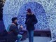 Aosta, ai mercatini di Natale la proposta di matrimonio dell'arenzanese Diego alla varazzina Federica