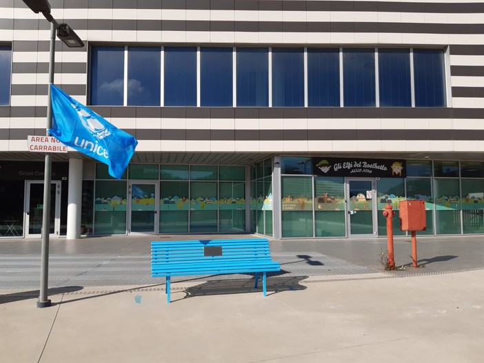 Panchina blu a Erzelli, oggi l'inaugurazione davanti all'asilo 'Gli Elfi del Boschetto'