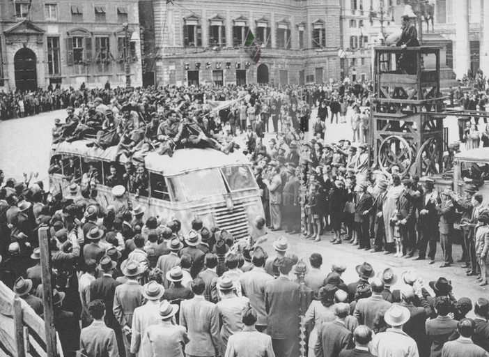 24 aprile 1945, Genova insorge e si libera da sola 24 aprile 1945, Genova insorge e si libera da sola