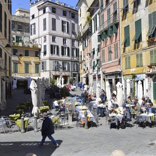 Genova, scatta il divieto sugli alcolici in pubblico nei vicoli di giorno