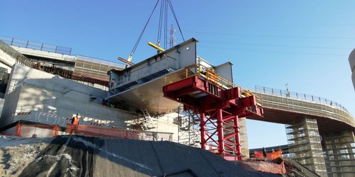 Proseguono i lavori per il ponte sul Polcevera: varata la spalla di levante (FOTO)
