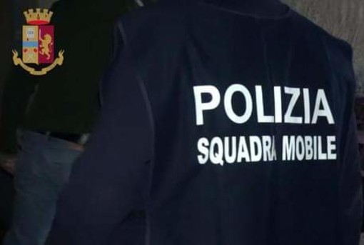 Club aperto nonostante le restrizioni anti-Covid: multate 17 persone e chiuso il locale