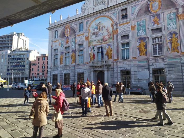 Tamponi gratuiti, ma non per i soci della compagnia unica, e volontari anche per i vaccinati. L'esito dell'incontro con l'Autorità Portuale Tamponi gratuiti, ma non per i soci della compagnia unica, e volontari anche per i vaccinati. L'esito dell'incontro con l'Autorità Portuale