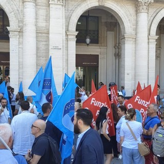 Sanità, la denuncia della UIL FP: "Coperta corta tra i fisioterapisti, spostamenti d'urgenza da San Martino a Villa Scassi"