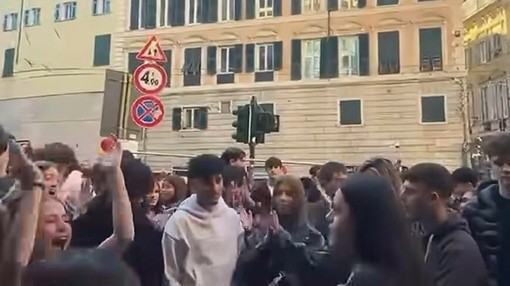 Tensione durante il tentativo di occupazione al Vittorio Emanuele Ruffini: "Studenti bloccati fuori dalla scuola" Tensione durante il tentativo di occupazione al Vittorio Emanuele Ruffini: "Studenti bloccati fuori dalla scuola"