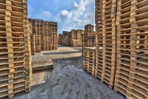 Pallet in legno usati per magazzino: come ottenerli e quali sono i vantaggi