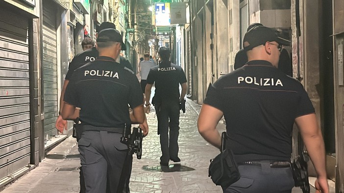 Furto con scasso in un negozio di via Luccoli, responsabili incastrati dalle telecamere Furto con scasso in un negozio di via Luccoli, responsabili incastrati dalle telecamere