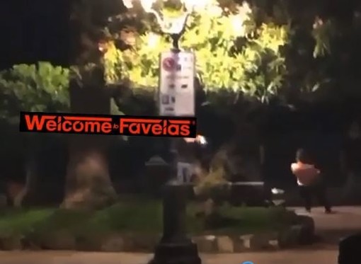 Rapallo, uomo steso dai poliziotti usando il taser (video) Rapallo, uomo steso dai poliziotti usando il taser (video)