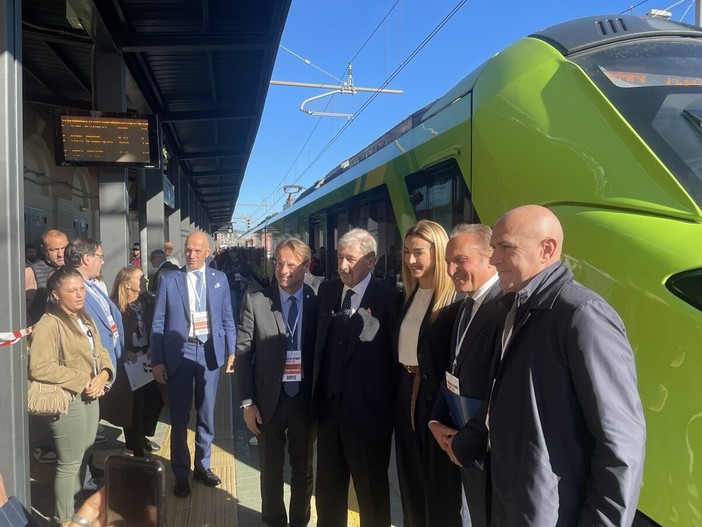 Nodo di Genova, inaugurato il quadruplicamento Voltri-Sampierdarena: parte la sfida della "metropolitana di superficie" Nodo di Genova, inaugurato il quadruplicamento Voltri-Sampierdarena: parte la sfida della "metropolitana di superficie"