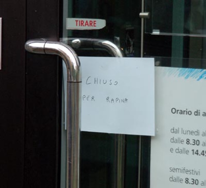 Rapine allo sportello di banca in Liguria: dimezzate nel 2018 Rapine allo sportello di banca in Liguria: dimezzate nel 2018