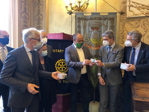 Rotary Club Chiavari e Rapallo donano 120 buoni per la spesa al Comune di Chiavari