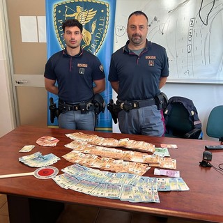 Senza patente e con 24mila euro in contanti, automobilista denunciato per riciclaggio Senza patente e con 24mila euro in contanti, automobilista denunciato per riciclaggio