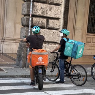 Stop nelle ore più calde alle corse dei rider, ma resta il nodo del reddito: la discussione in consiglio comunale Stop nelle ore più calde alle corse dei rider, ma resta il nodo del reddito: la discussione in consiglio comunale