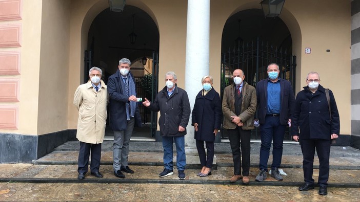 Il Rotary Club Rapallo Tigullio dona al Comune di Rapallo 80 “tessere spesa” Rapallo Il Rotary Club Rapallo Tigullio dona al Comune di Rapallo 80 “tessere spesa” Rapallo