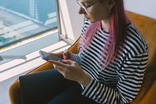 Gen Z - Il mondo dei giovani - Quando l’intelligenza artificiale smette di essere uno strumento e diventa un confidente Gen Z - Il mondo dei giovani - Quando l’intelligenza artificiale smette di essere uno strumento e diventa un confidente