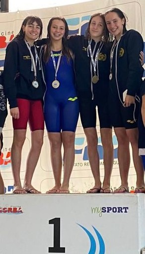 Il Rapallo nuoto è il team migliore di staffetta femminile in Liguria