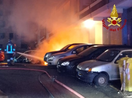 Sampierdarena, nella notte a fuoco alcuni veicoli in via Carlo Orgiero