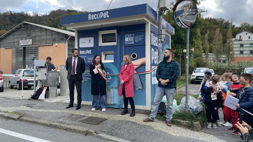 A Manesseno inaugurato il nuovo ecocompattatore Recopet