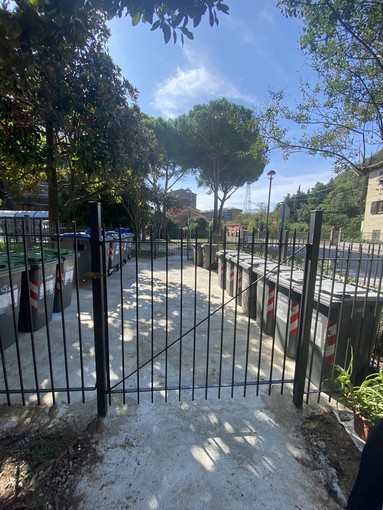 Recco, in piazzale Europa è operativa la nuova postazione recintata per la raccolta differenziata Recco, in piazzale Europa è operativa la nuova postazione recintata per la raccolta differenziata