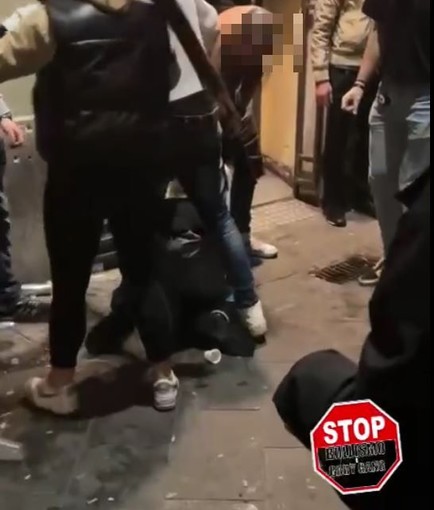 Spezia, calci e pugni a un giovane nordafricano da militanti di estrema destra (Video)