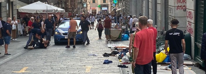 Rissa in mezzo ai passanti in via San Lorenzo, interviene la polizia (video) Rissa in mezzo ai passanti in via San Lorenzo, interviene la polizia (video)