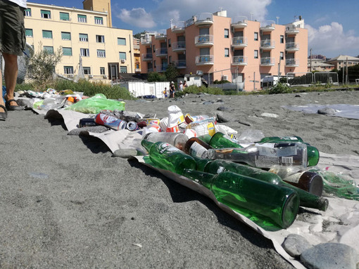 Scout Amiu e Aster in campo per la raccolta differenziata