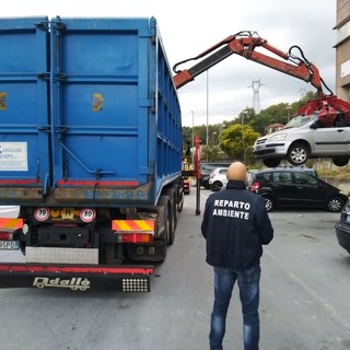 Polizia Locale, rimossi cinque relitti di auto e diversi telai di motocicli nella zona di San Quirico (FOTO)