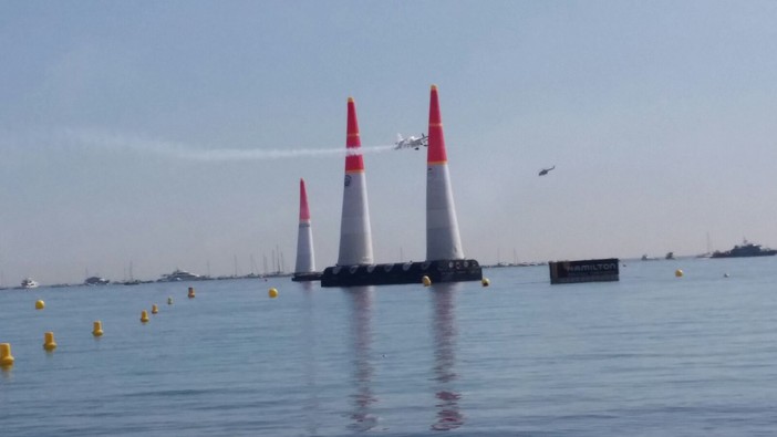 Spettacolo nel cielo di Cannes con la Red Bull Air Race, domenica gran finale tra sole ed adrenalina