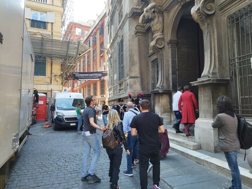 "Ciak si gira", piazza della Meridiana diventa il set per una fiction con Neri Marcorè "Ciak si gira", piazza della Meridiana diventa il set per una fiction con Neri Marcorè